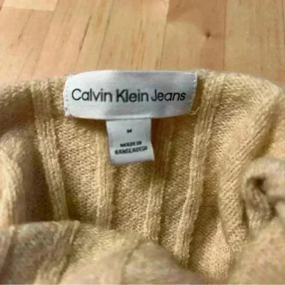 Calvin Klein Jeans Cropped Sweater - Picture 5 of 9